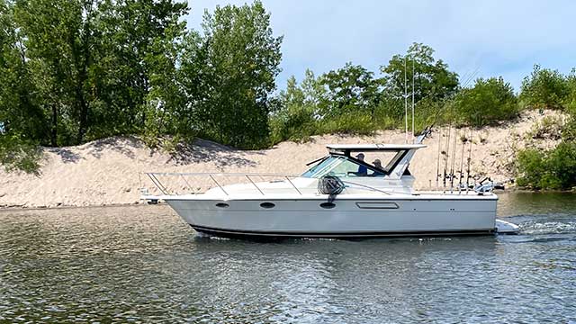 Tiara 31 charter boat for fishing in Lake Ontario